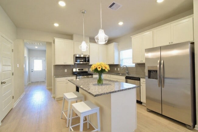 Building Photo - 12596 Canyon Falls Boulevard