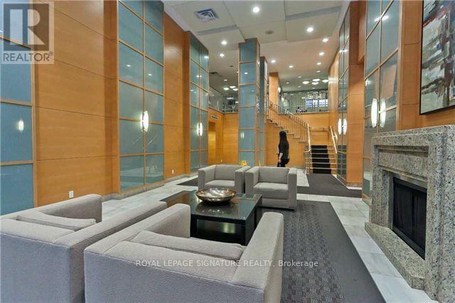 Building Photo - 4978 Yonge St