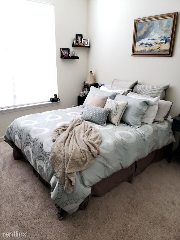 Foto del edificio - 1 br, 1 bath Apartment - 230 Lakeside Court