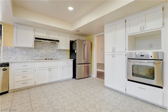 Building Photo - 2204 Plaza Del Robles
