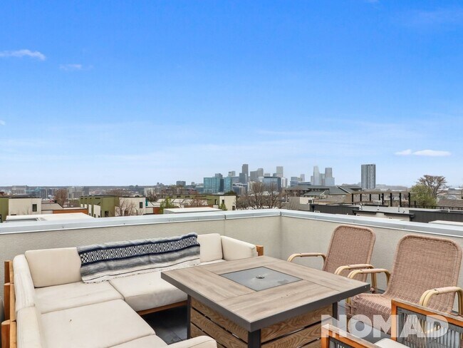 Foto del edificio - 3 Bedroom Townhome in Denver