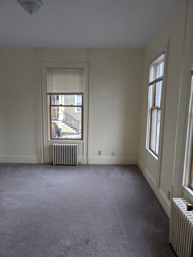 Building Photo - 441 Pleasant St