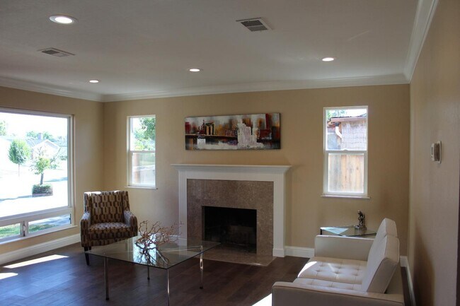 Foto del edificio - 1376 Bouret Dr