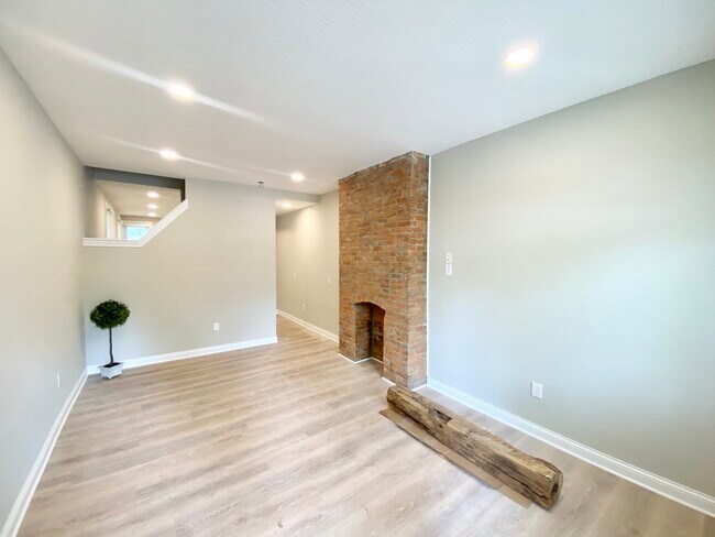 Building Photo - 978 Harrison Ave