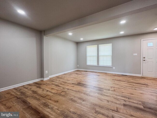 Foto del edificio - 6337 Littlefield Ct