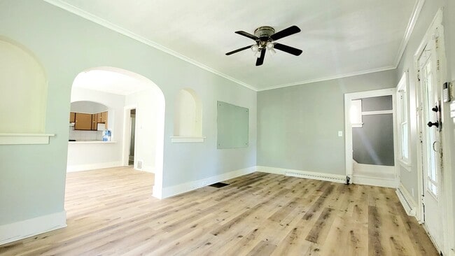 Building Photo - 721 Haney Ave