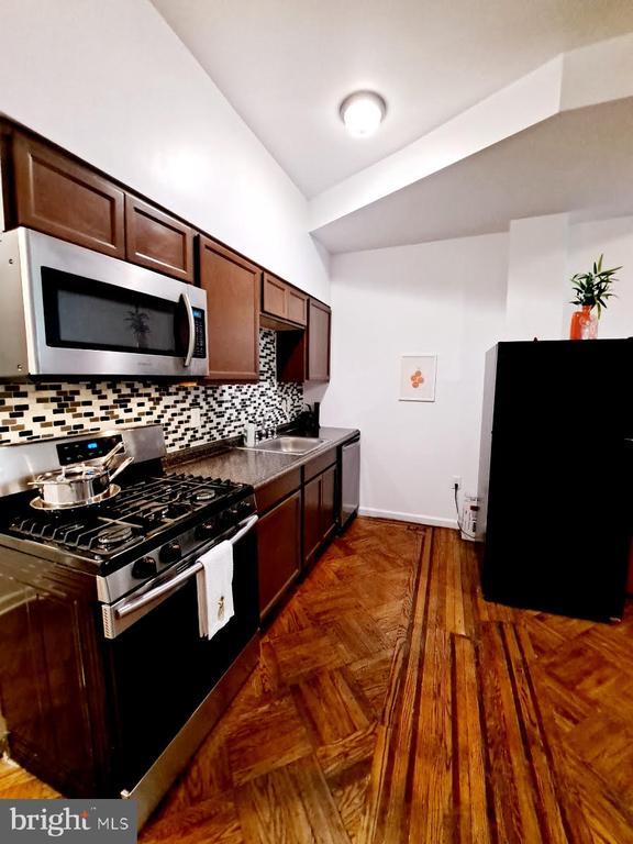 Foto del edificio - 4064 Parkside Ave