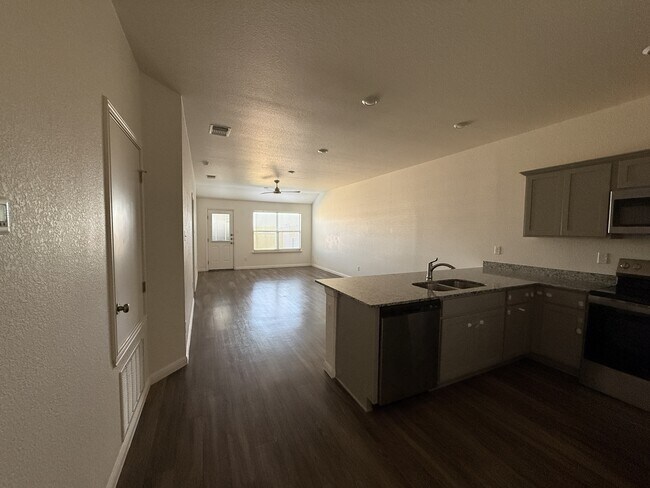 Building Photo - 5903 Betty Lou Dr