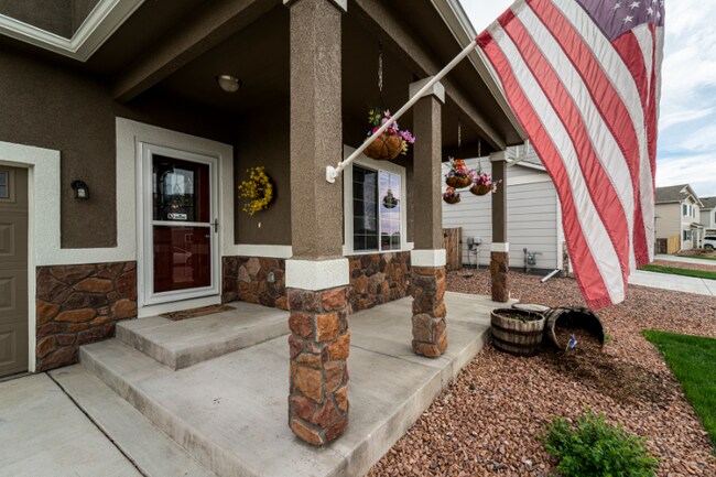 Foto del edificio - 9711 Desert Lily Cir