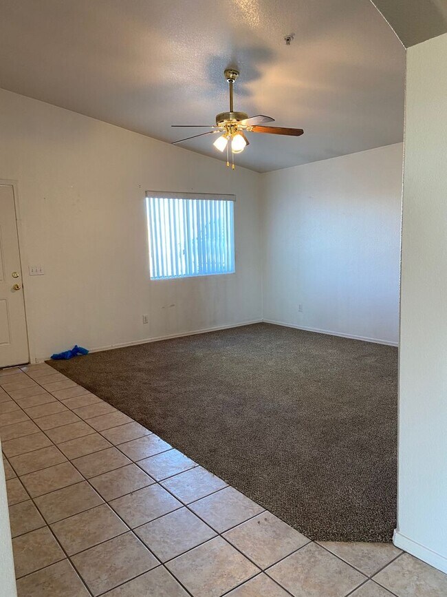 Foto del edificio - Unfurnished - Long Term Rental - Pet with ...