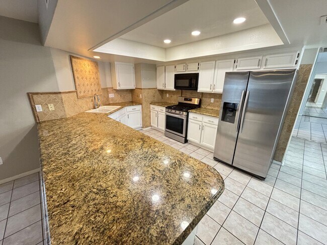 Building Photo - Spacious 4bed /2bath Single Story home nes...