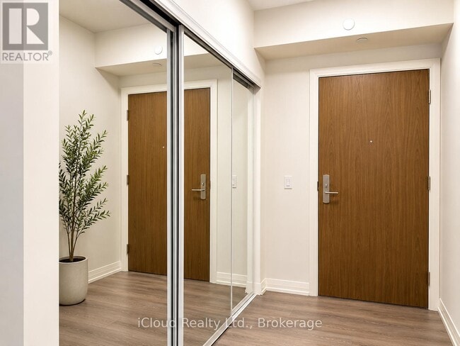 Building Photo - 27 Korda Gate