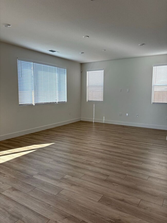 Building Photo - 1831 Lilac Ct