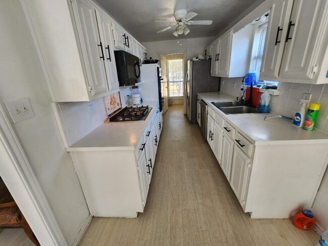 Foto del edificio - 2202 Shannon Ln
