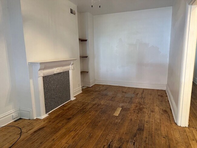 Building Photo - 259 Boas St
