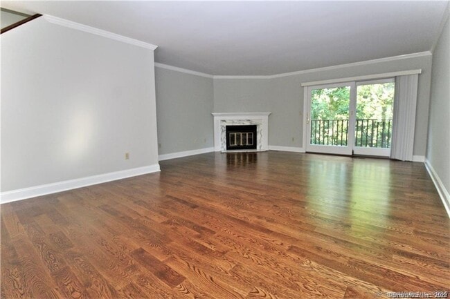 Building Photo - 5 Glen St