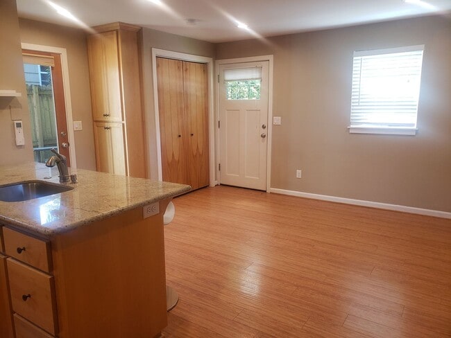 Building Photo - Two Story Modern Home in Heart of SE Portland