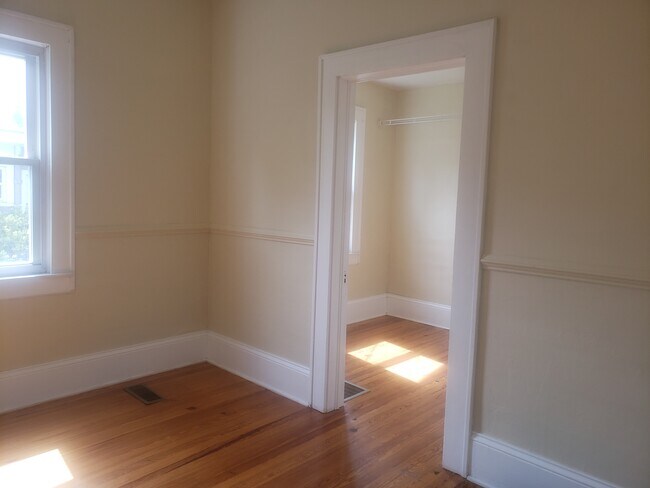 Foto del edificio - 907 E Holston Ave