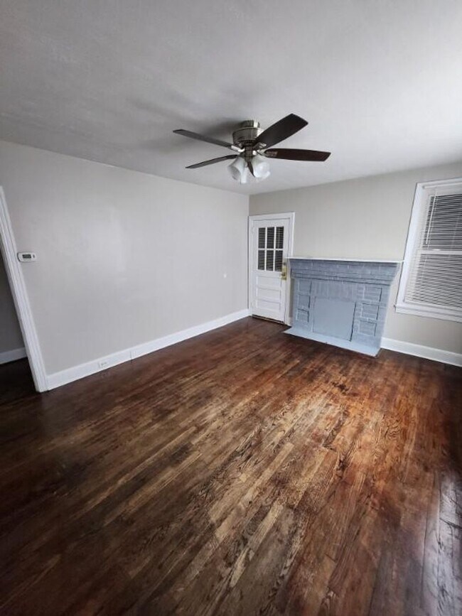 Building Photo - 2309 Westview Dr
