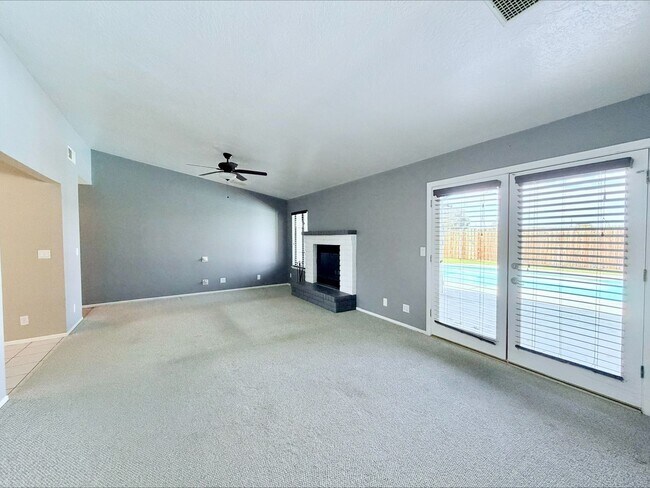 Foto del edificio - Charming Single Family Home With Pool