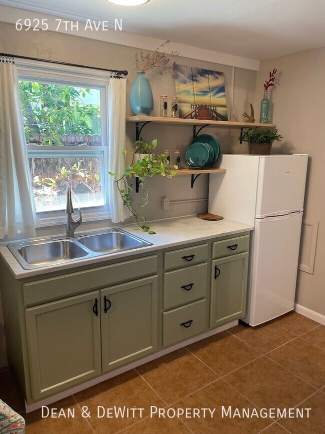 Building Photo - Adorable Studio Apartment in Azalea / Jung...