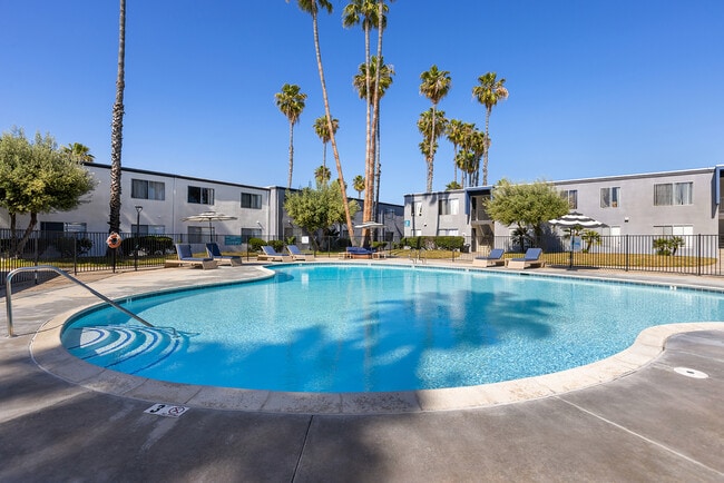 Building Photo - Palms Apartments