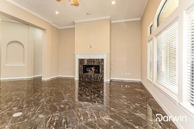 Building Photo - 5254 Lakeshore Dr