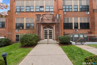 Building Photo - 201 College St