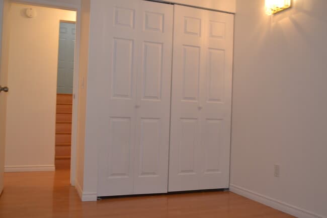 Building Photo - 2690 Kingsford Av