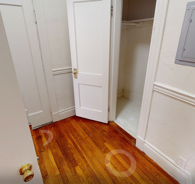 Building Photo - 9/1 - No Fee! Spacious studio in Allston, heat inc!