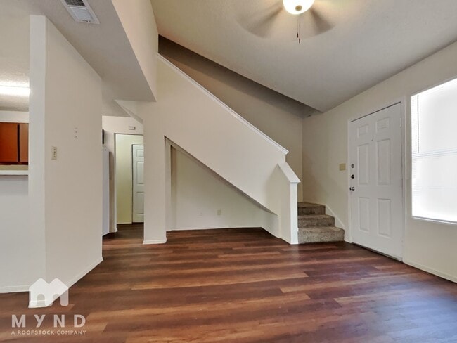 Foto del edificio - 2214 Creekside Ln