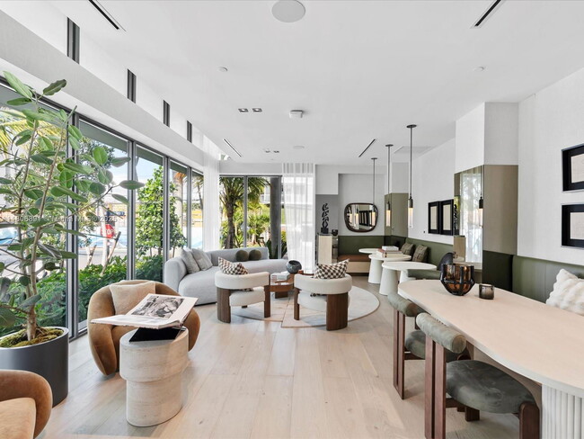 Foto del edificio - 9901 W Bay Harbor Dr