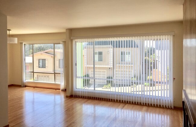 Living room and dining room views - 14 Woodhaven Ct