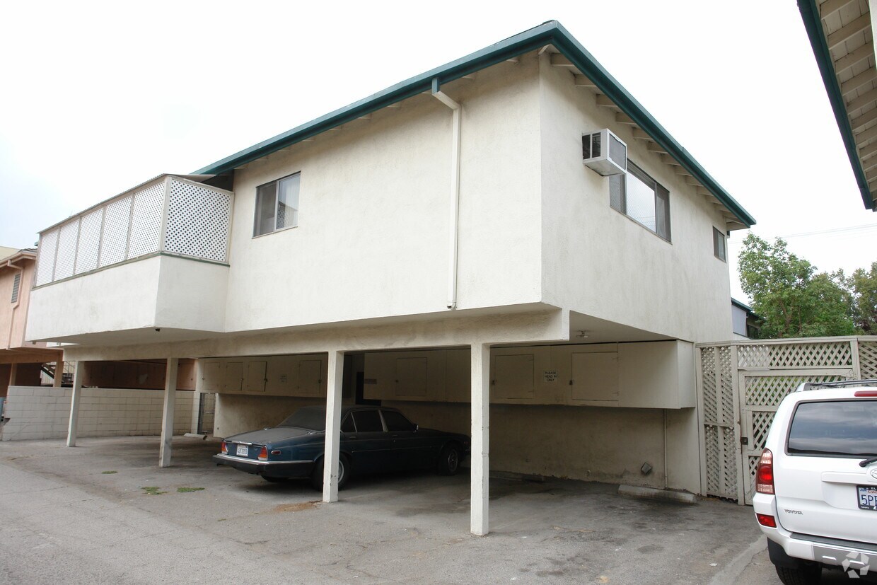 Building Photo - 18026 Burbank Blvd