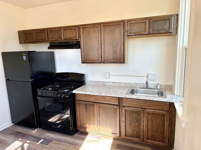 Foto del edificio - Available Now! 2 Bedroom 1st Floor, Parkin...