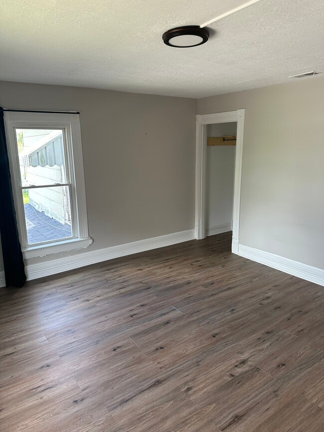 Bedroom (different view) - 201 Garfield St