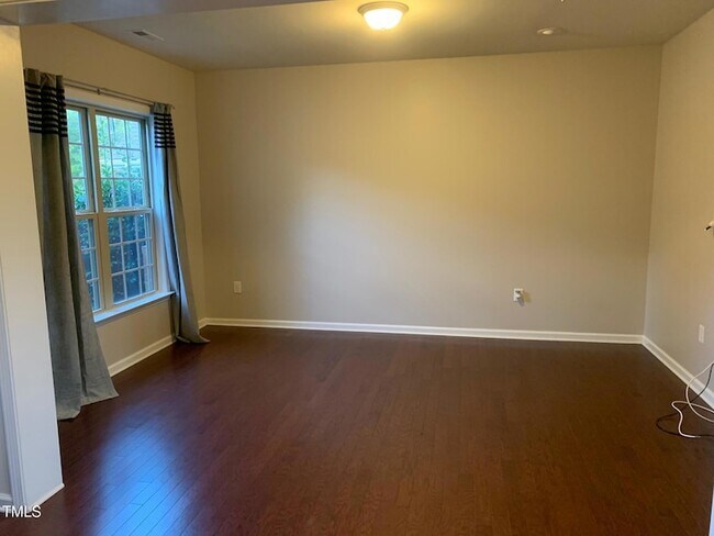 Foto del edificio - 4005 Channing Pl