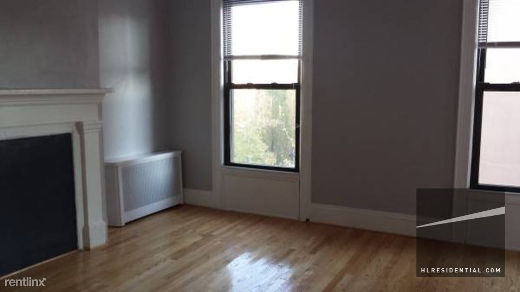 Primary Photo - 222 Calyer St