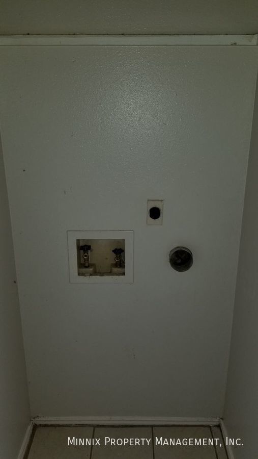 Foto del edificio - 9612 Elmwood Ave