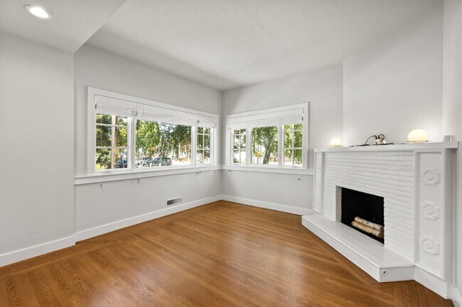 Foto del edificio - 1536 Eastmoor Rd