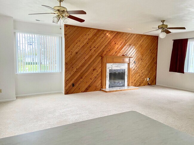Building Photo - Chicks Beach Living! 3BR/2.5BA - Attached Garage, Private Cul-de-sac- Minutes to the BAY!