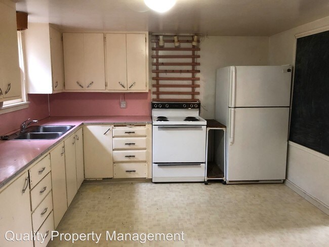 Building Photo - 2 br, 1 bath House - 2312 S Pacific Hwy