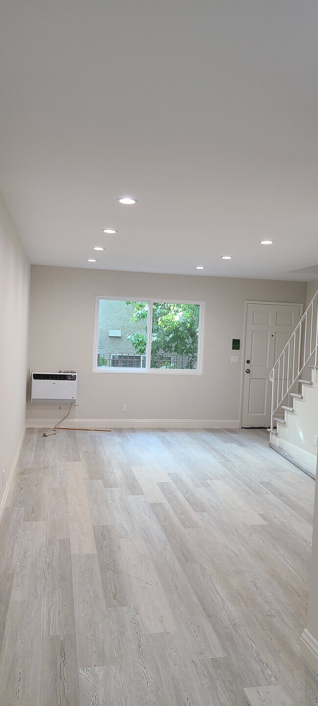 Building Photo - 1544 Armacost Ave