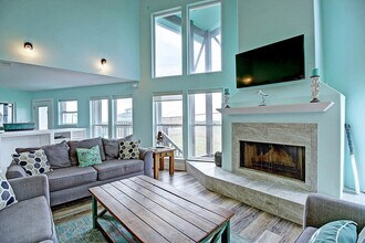 Building Photo - 9 La Playa