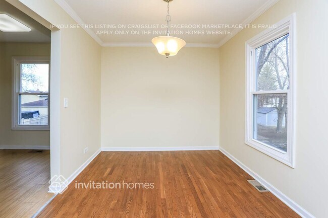 Foto del edificio - 137 Mayfield Dr
