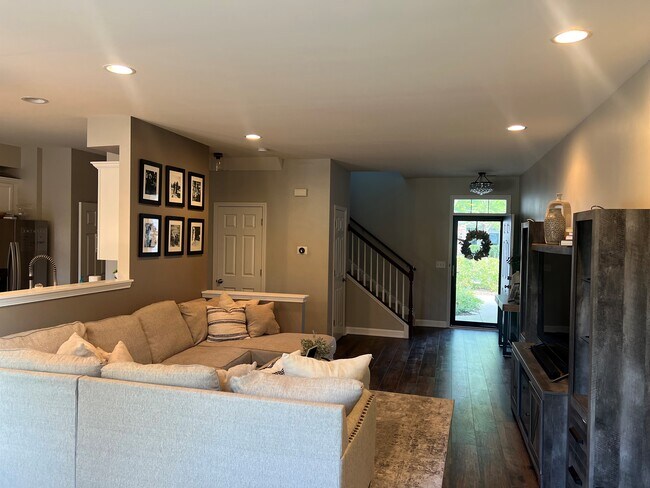 Foto del edificio - 365 Whitmore Cir