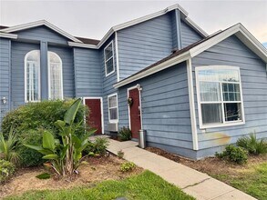 Building Photo - 425 Caribbean Dr