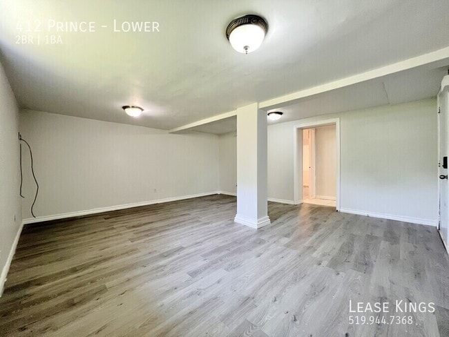 Building Photo - 2 Bed 1 Bath Lower Unit Close to Universit...