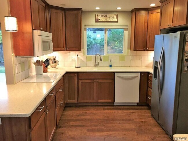 Foto del edificio - Stylish 3 Bedroom home in North Yuba City