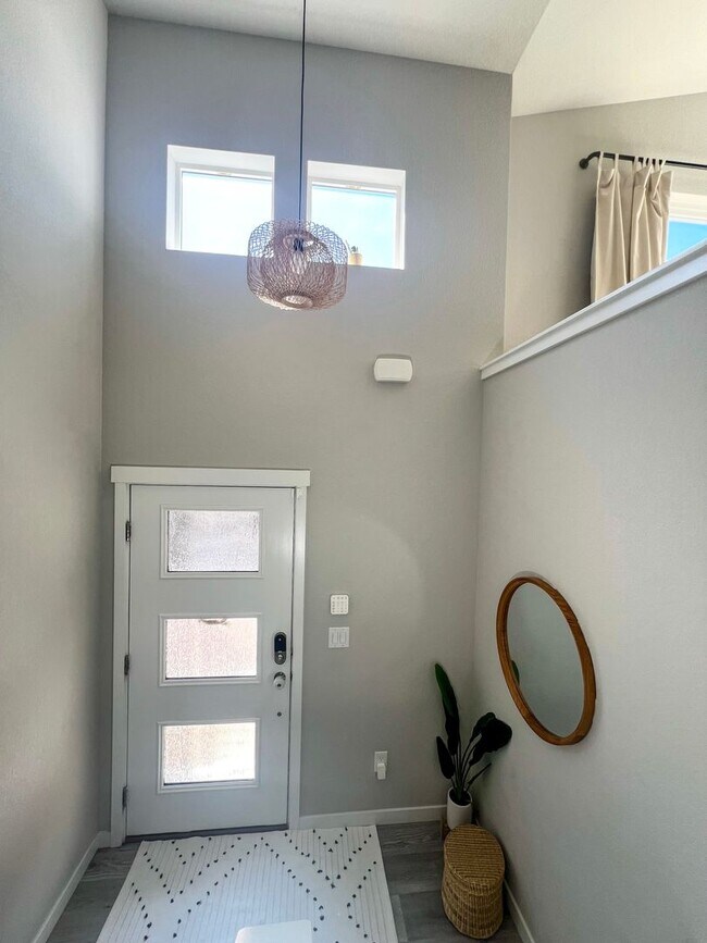 Foto del edificio - COZY 2 BEDROOM, 2 BATHROOM HOME, WITH 2 CA...